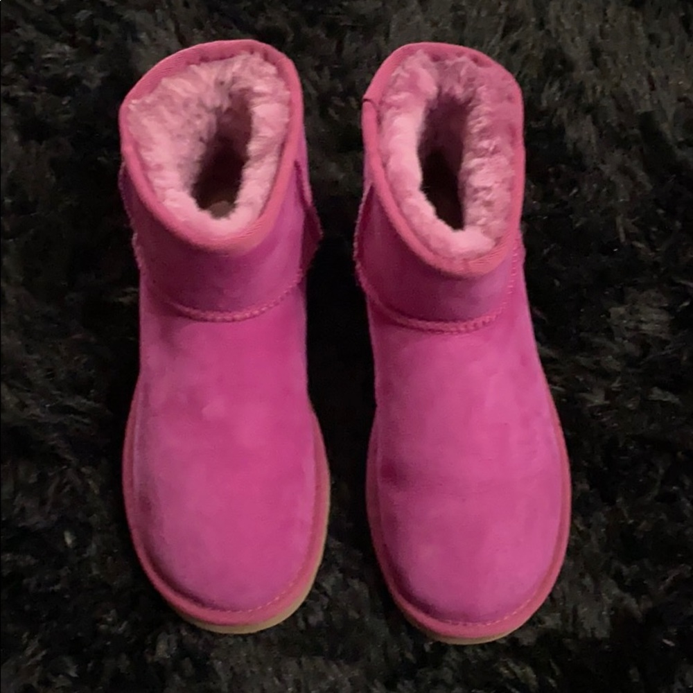 Ugg boots short style